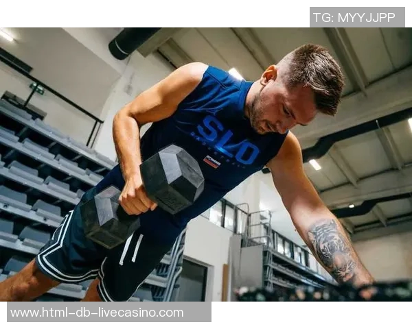 东契奇现场观战皇马展现瘦身效果下赛季能否重返巅峰状态